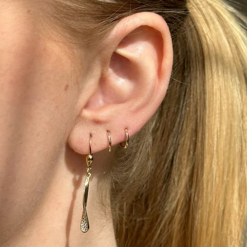 Siersbøl ørehængere i 8 kt guld med hvide zirkoner