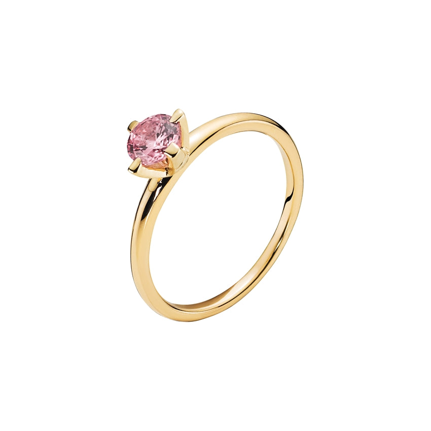 Lund Copenhagen ring i 8 kt guld med pink zirkonia – rund sten i klassisk fatning.