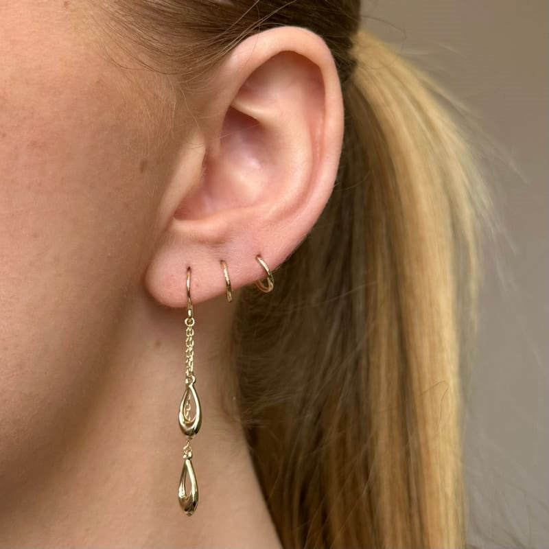 Siersbøl ørehængere i 8 kt guld med dråbevedhæng