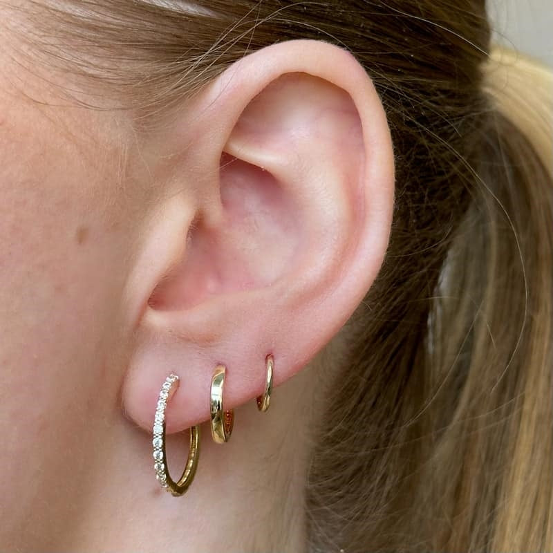 Siersbøl creoler i 14 kt guld med zirkoner Ø18