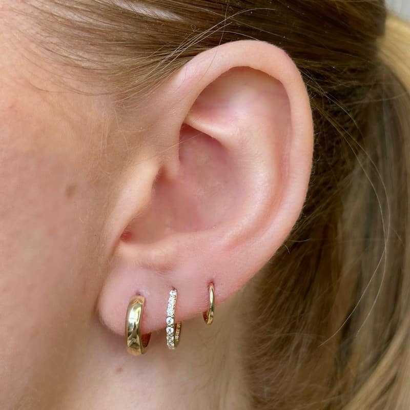 Siersbøl creoler i 14 kt guld med zirkoner Ø13