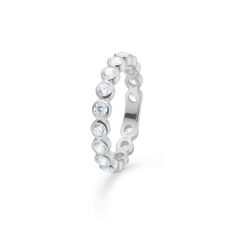 Eterna ring i sterlingsølv med zirkonia fra Mads Z – sølvring med klare sten hele vejen rundt.
