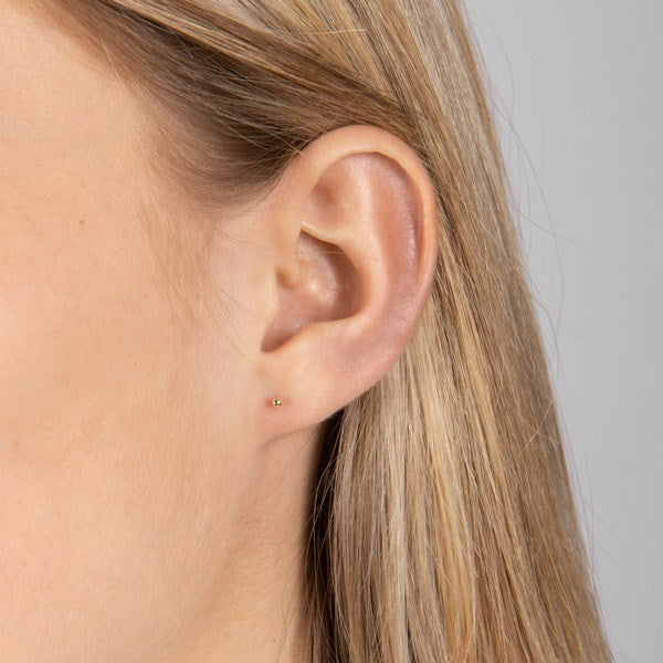 Pierce52 ørestik i 14 kt guld med kugle – Nordahl Andersen