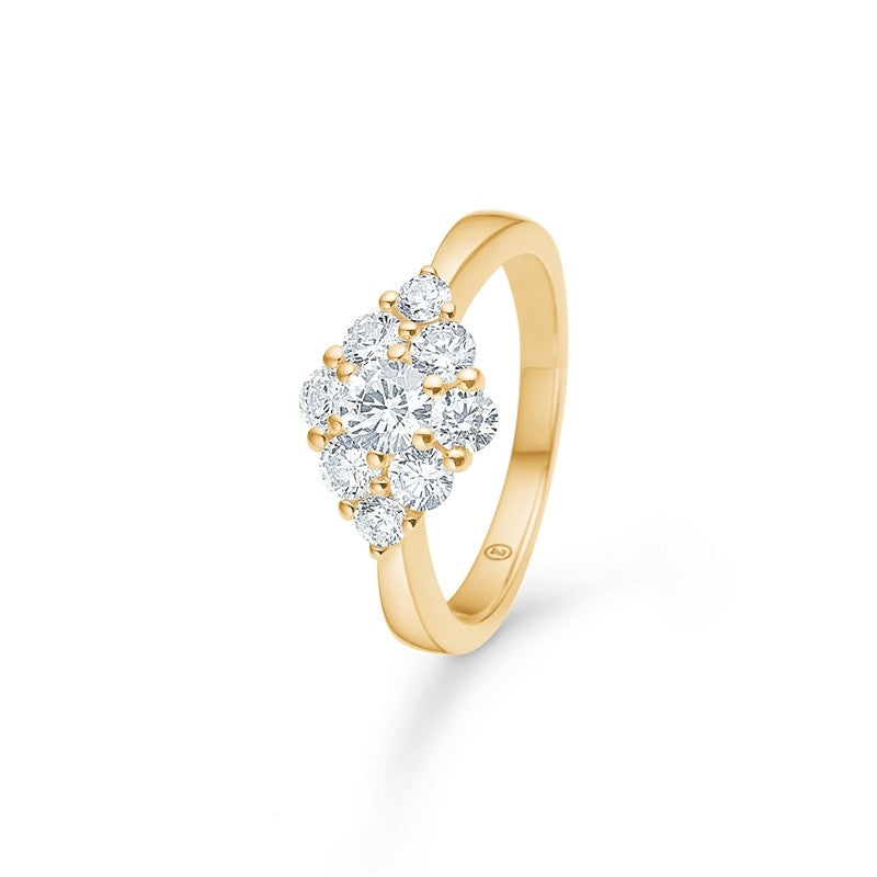 Cassiopeia ring i 8 karat guld med zirkonia fra Mads Z White Label – elegant smal ring med cluster af klare sten.