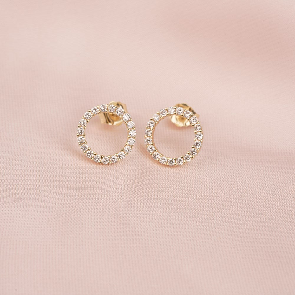 Luxury ørestikker i 14 karat guld med 0,50 ct lab-grown diamanter fra Siersbøl – cirkulært design.