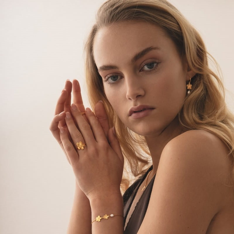 Pansy ring i 18 karat forgyldt sølv fra Izabel Camille