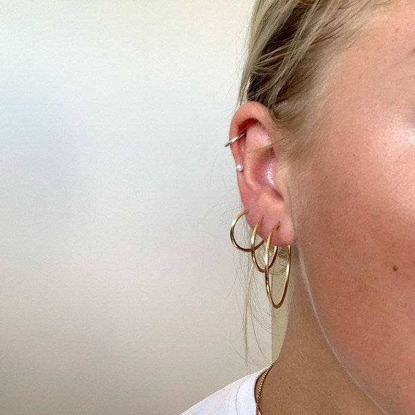 Elegante Siersbøl creoler i 8 eller 14 karat guld, Ø32 mm