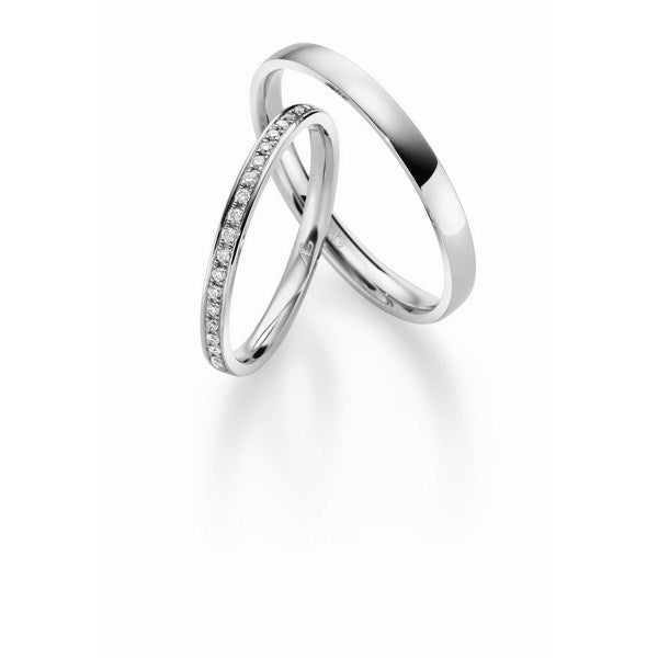 Smukke Gerstner vielsesringe i 14 eller 9 karat hvidguld med damering med 20 diamanter og herrering i enkelt design.