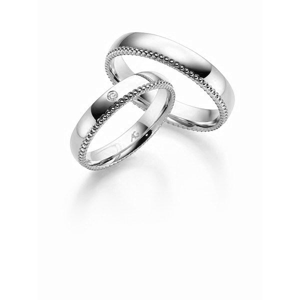 Gerstner smukke vielsesringe i 9 eller 14 karat hvidguld med mønster og 0,03 ct diamant – blank finish.