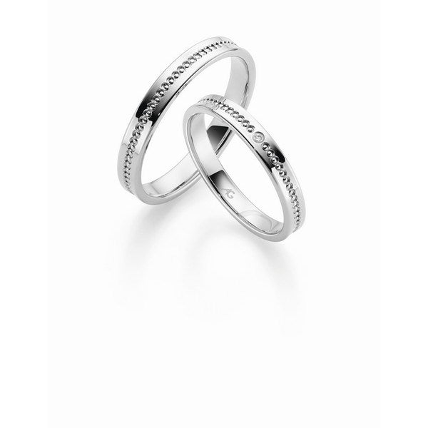 Eksklusivt sæt Gerstner vielsesringe i 14 eller 9 karat hvidguld med hulmønster og 0,008 ct diamant i damering – blank overflade.
