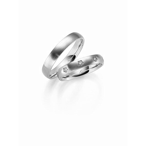Romantiske Gerstner vielsesringe i 14 karat hvidguld med silkemat finish og blomster med 0,045 ct diamanter.