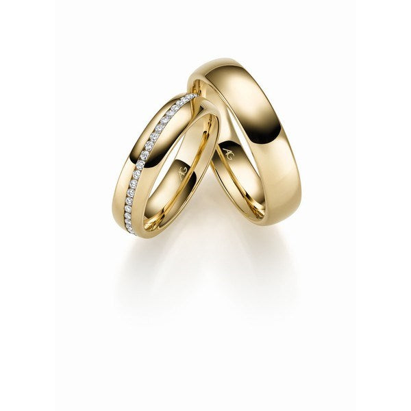 Eksklusive Gerstner vielsesringe i 14 karat guld med 0,46 ct diamanter – blankpolerede, 5 mm og 5,5 mm brede.