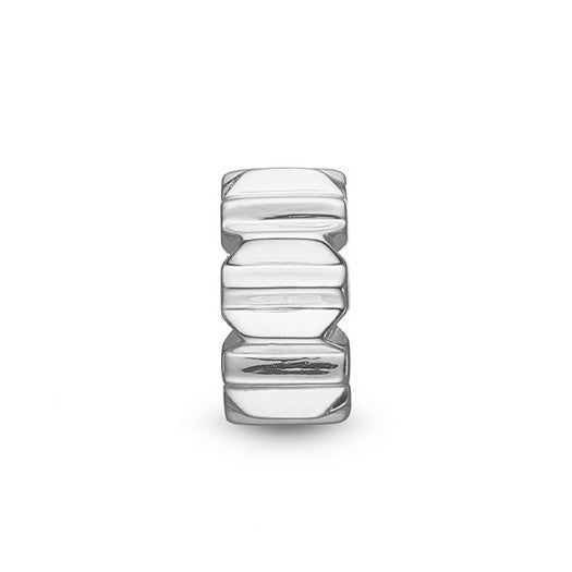 STORY by Kranz & Ziegler Circle charm i sølv med blank overflade og markante kanter.