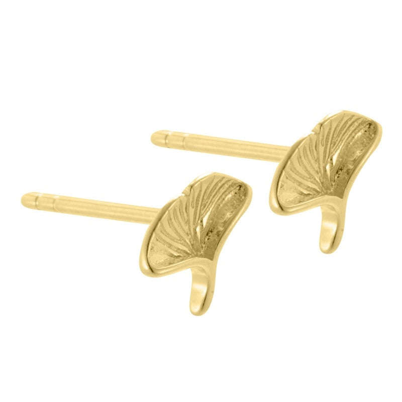 Aqua Dulce Biloba ørestikker i forgyldt sterlingsølv med organiske bilobablad-design.