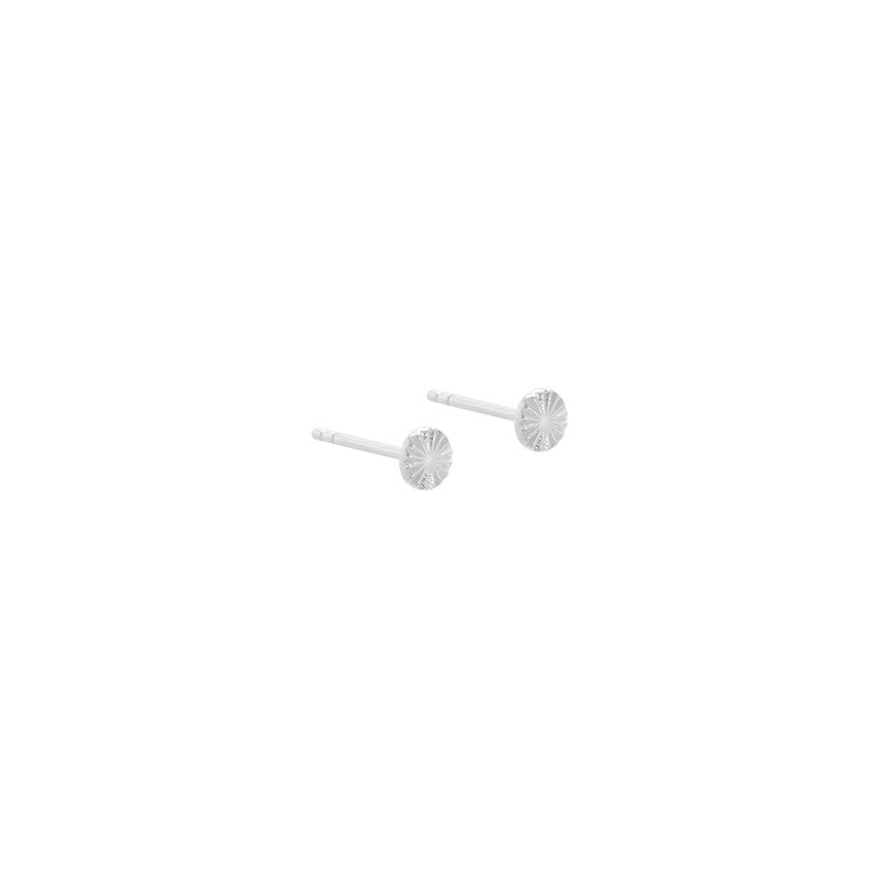 Aqua Dulce Line Coin ørestikker i 925 sterlingsølv med rund, let struktureret overflade, 4 mm.