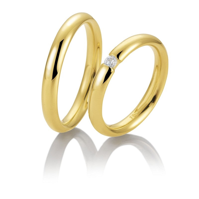 Klassiske Breuning vielsesringe i 8 eller 14 karat guld med 0,08 ct diamant og blank overflade.