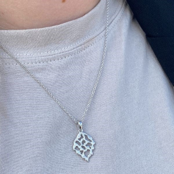 Holly halskæde i sølv fra Izabel Camille