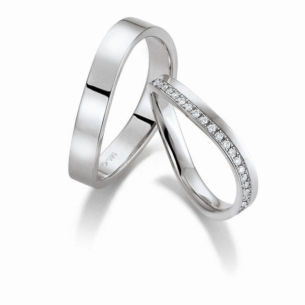 Eksklusive Gerstner vielsesringe i 9 eller 14 karat hvidguld med 0,125 ct diamanter i blankpoleret finish.