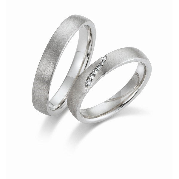 Eksklusive Gerstner vielsesringe i 9 eller 14 karat silkemat hvidguld med 6 diamanter – 4 mm bredde.