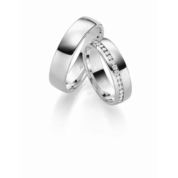 Gerstner vielsesringe i 14 eller 9 karat hvidguld med 0,255 ct diamanter – klassisk design og 5,5 mm brede ringe.