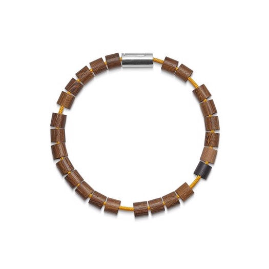 Black Sun BIARRITZ armbånd fra Mads Z i gul nylonsnor med perler i oak driftwood og sølvlås.