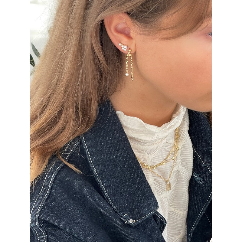 Cordelia Pearly Bunch øreringe fra Jeberg Jewellery i forgyldt sølv med ferskvandsperler