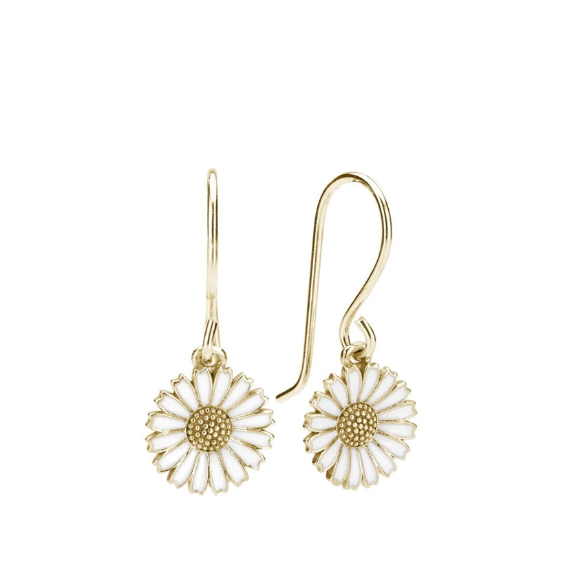Marguerit ørehængere i forgyldt sølv med hvid emalje fra Kranz & Ziegler, 10 mm