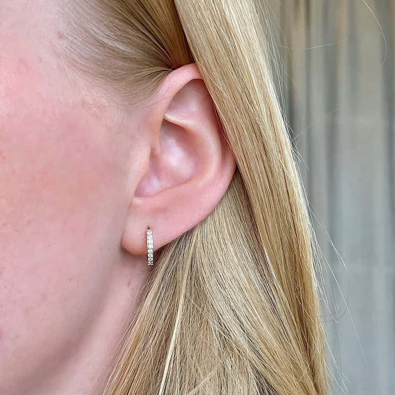 Guld & Sølv Design creoler i 8 kt guld med klare zirkoner 12 mm