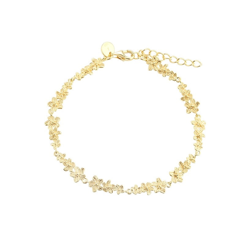 Aqua Dulce jasmin armbånd i forgyldt sterlingsølv med små blomster, justerbar 17–20 cm.