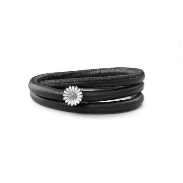 Læderarmbånd fra Christina Jewelry & Watches med marguerite charm i sølv