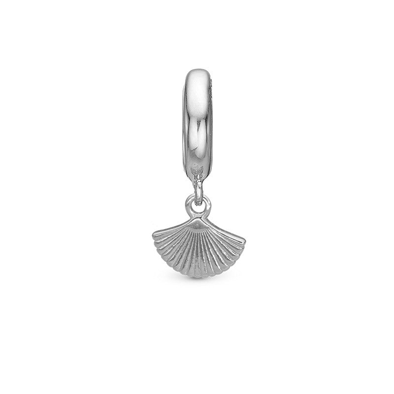 Fan charm i sterlingsølv med vifteform fra Christina Jewelry & Watches til læderarmbånd.