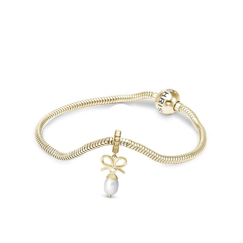 Christina armbånd i forgyldt sølv med sløjfe og perle 16–21 cm