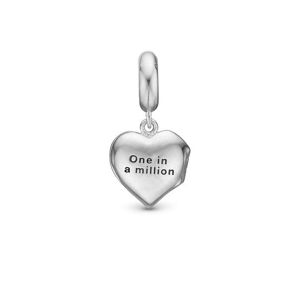 One in a Million sølvcharm fra Christina Jewelry & Watches i hjerteform med indgravering.