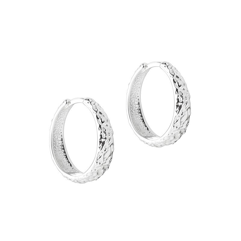 Aqua Dulce Cappa Hoop creoler 20 mm i sterlingsølv med hamret overflade.