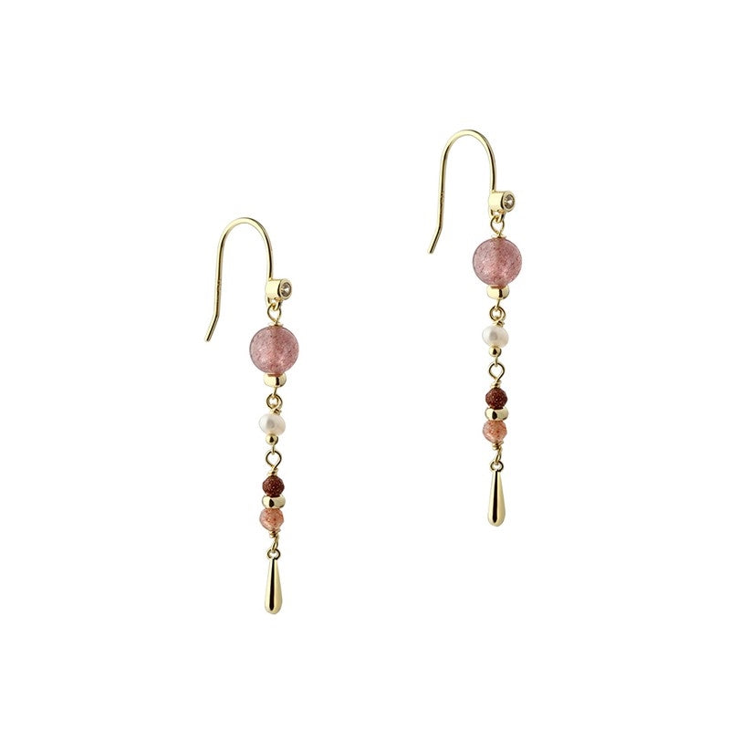 Peachy Earhook øreringe i forgyldt sterlingsølv fra Aqua Dulce med strawberry kvarts, golden sand, solsten og ferskvandsperler.