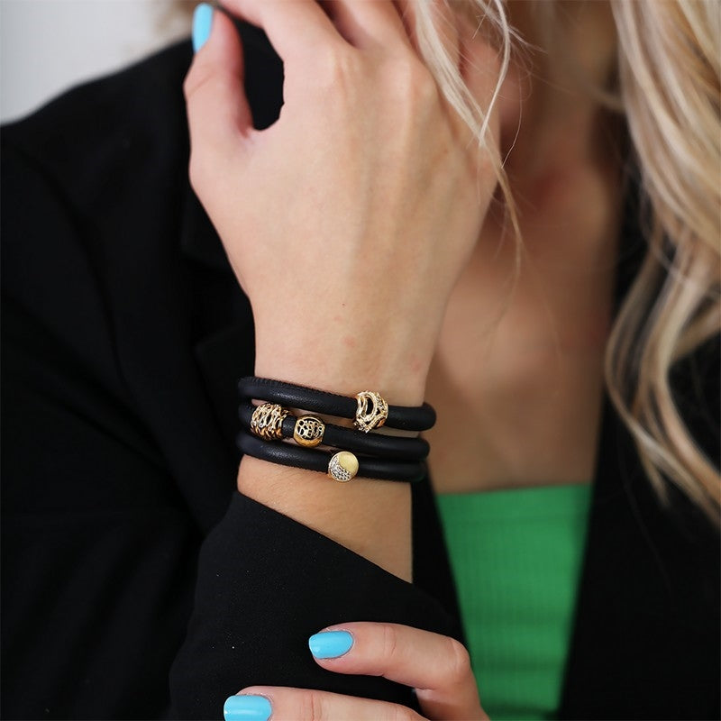 Breeze charm i 18 karat forgyldt sølv med topaser fra Christina Jewelry & Watches