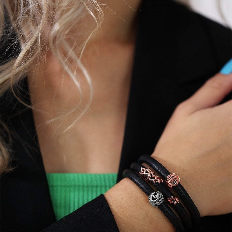 Sparkling leaf charm i rosaforgyldt sølv fra Christina Jewelry & Watches