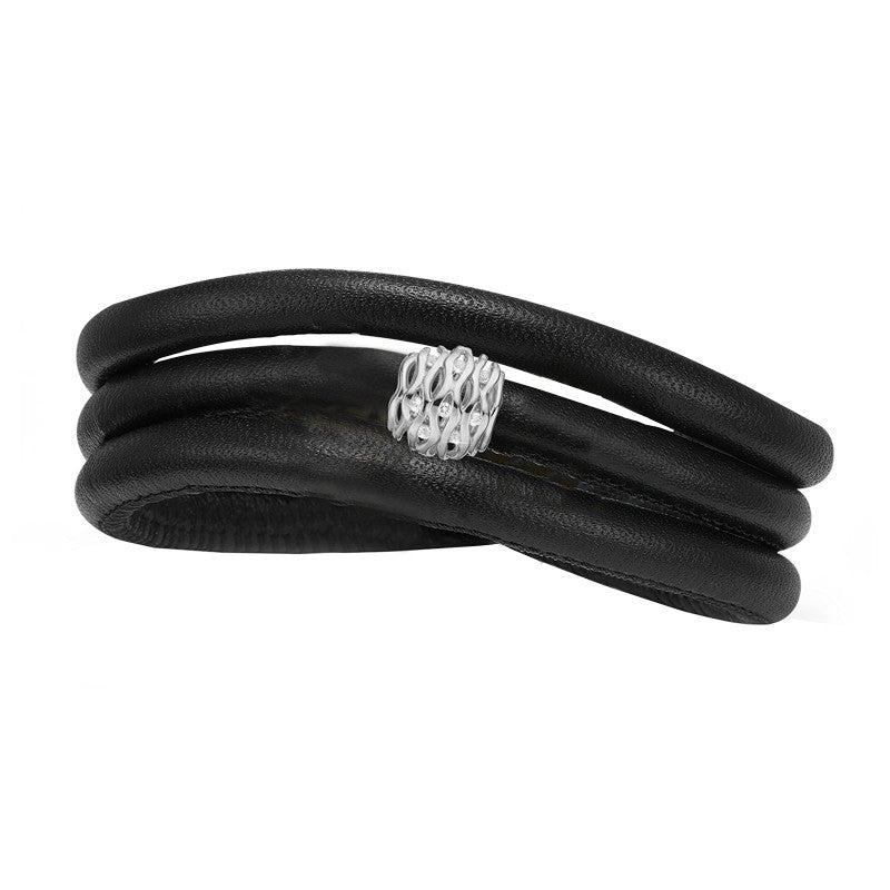 Breeze læderarmbånd med sølv charm og topaser fra Christina Jewelry & Watches i sort læder, 70 cm.