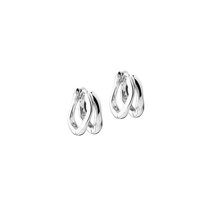 Aqua Dulce Sunella Simple Hoops øreringe i 12 mm sterlingsølv med dobbelt bøjledesign fra Aqua Dulce.