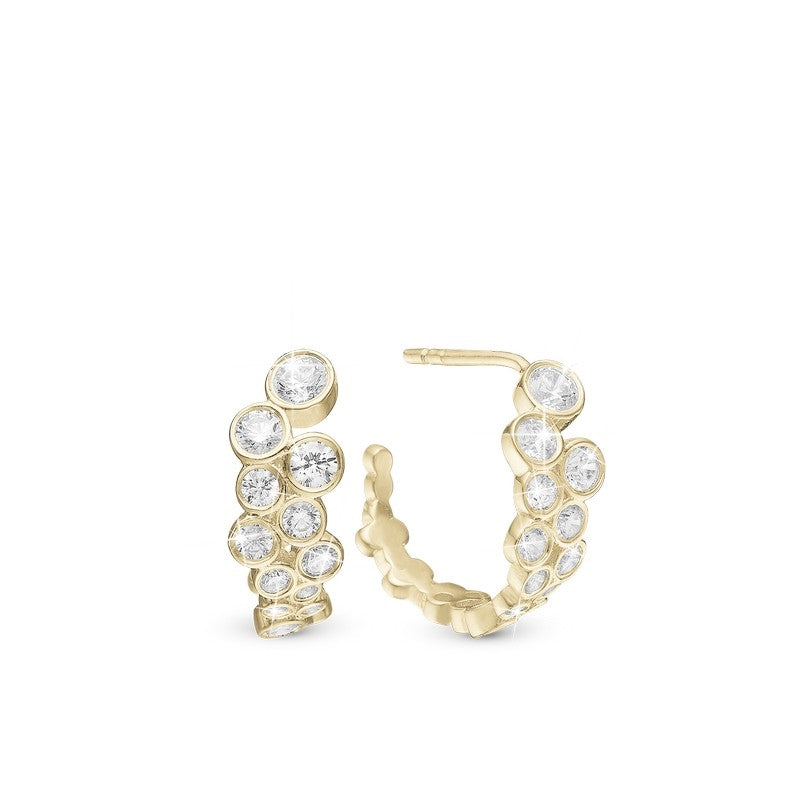 Bubbles creoler i 18 karat forgyldt sterlingsølv fra Christina Jewelry & Watches med klare kubiske zirkonia.