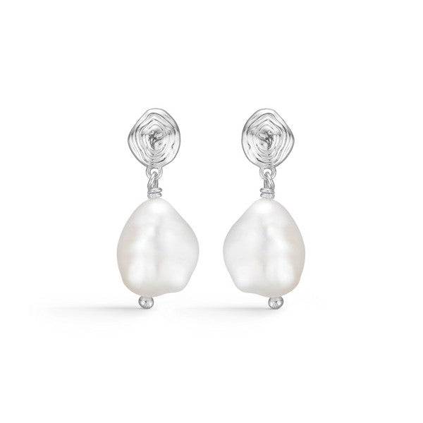 Shell øreringe i 925 sterlingsølv med store ferskvandsperler fra Studio Z.