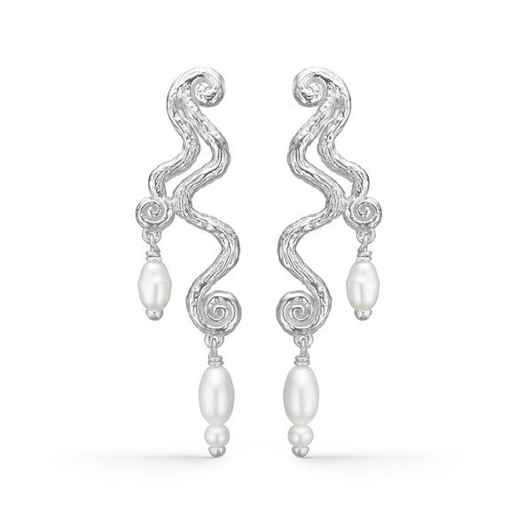 Wave ørestikker i sølv med ferskvandsperler fra Studio Z