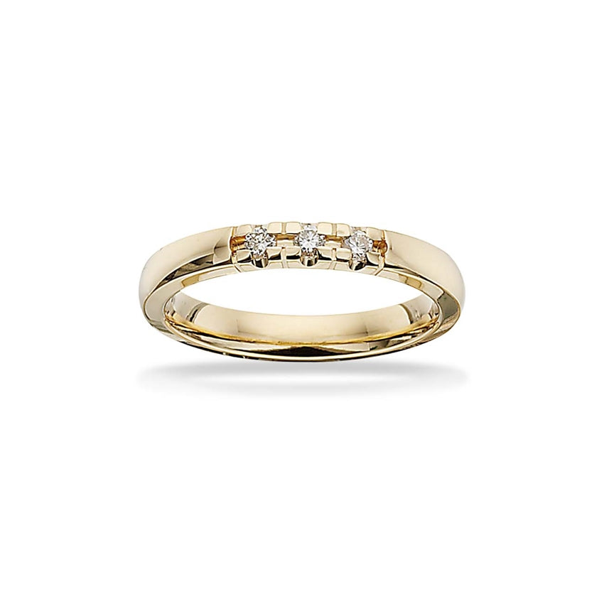 Eksklusiv Grace alliancering fra Scrouples i 14 karat guld med tre diamanter på i alt 0,09 ct.