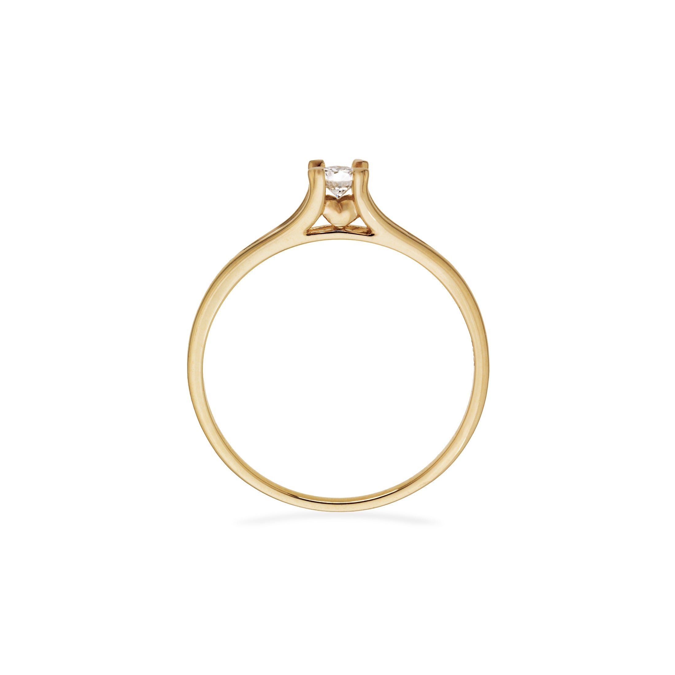 Scrouples ring i 8 kt guld med brillant på 0,10 ct set forfra med hjerte under stenen