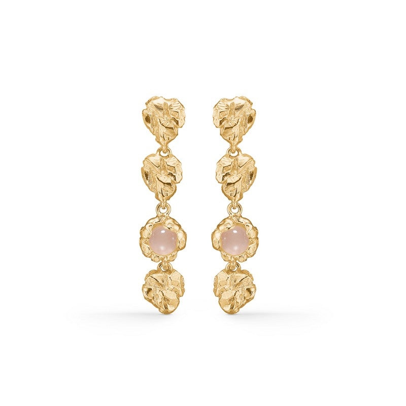 Element øreringe fra Studio Z i 18 karat forgyldt sølv med rosa zirkonia og organisk form.