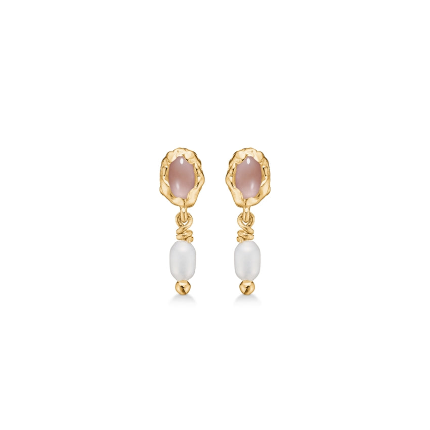 Shell øreringe fra Studio Z i 18 karat forgyldt sølv med rosa zirkonia og hvid kulturperle, 16 mm