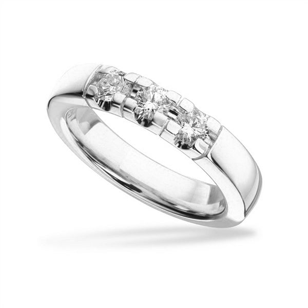 Grace alliancering fra Scrouples i 14 karat hvidguld med 3 x 0,15 ct diamanter.