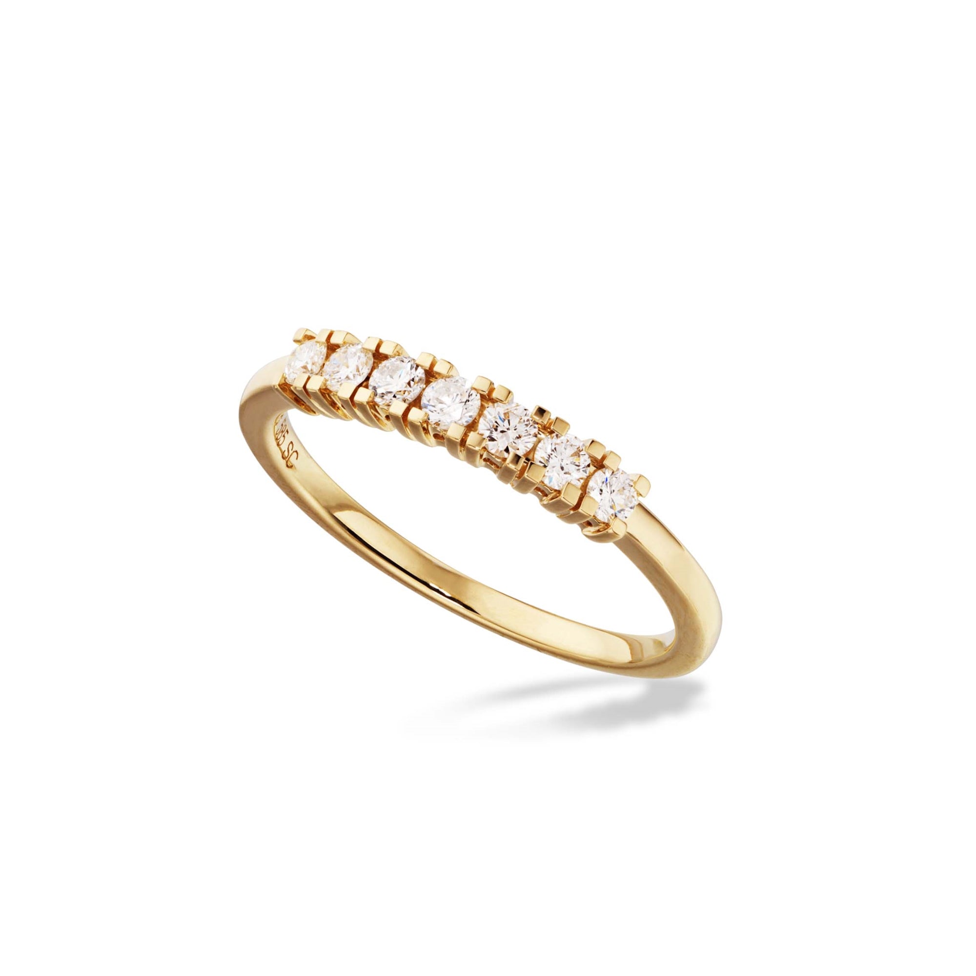 Unik Scrouples Kleopatra alliancering i 14 karat guld med syv Wesselton SI diamanter i række.