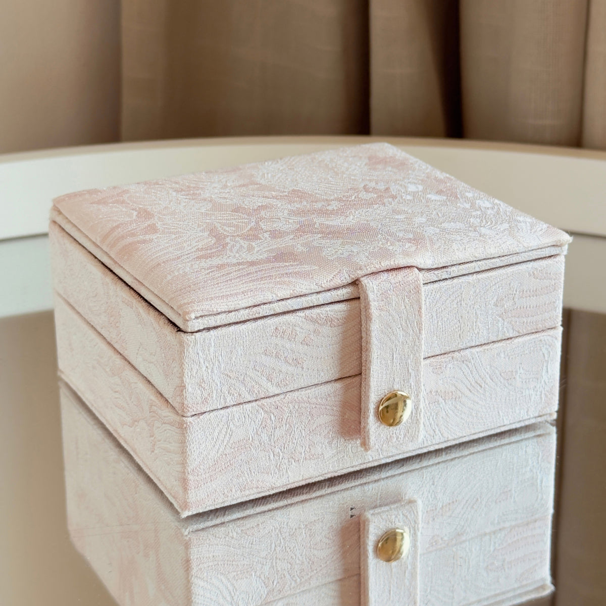 Aqua Dulce Jewellery Box Medium i rosa med to lag til smykkeopbevaring.