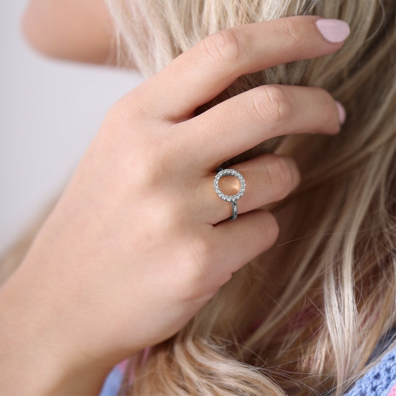 Topaz Circle ring i sølv fra Christina Jewelry & Watches med 19 zirkonia